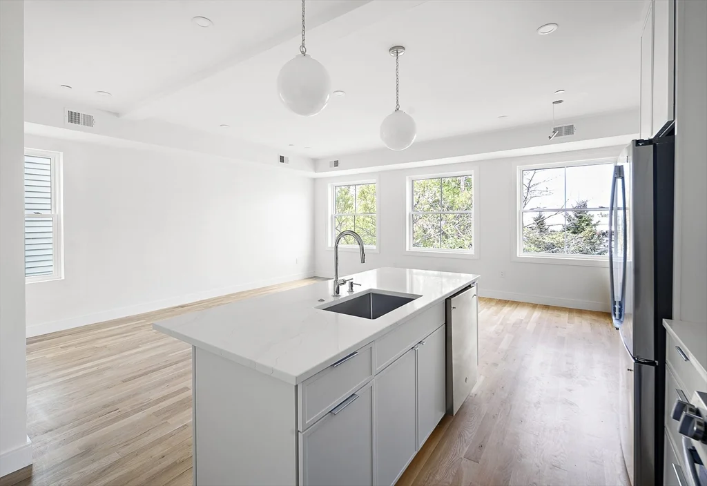 3 bed, 2 bath apartment for rent at 298 Maverick St Unit 3, East Boston — photo 9 of 29