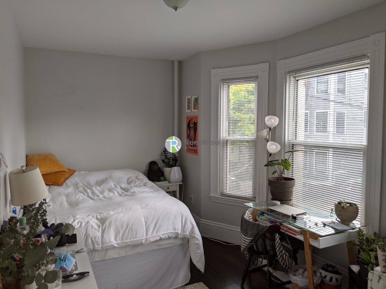 3 bed, 1 bath apartment for rent at 298 Windsor St Unit 2, The Port — photo 3 of 8