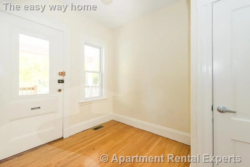 4 bed, 2 bath apartment for rent at 299-301 Alewife Brook Pkwy Unit 2, Tufts — photo 4 of 22