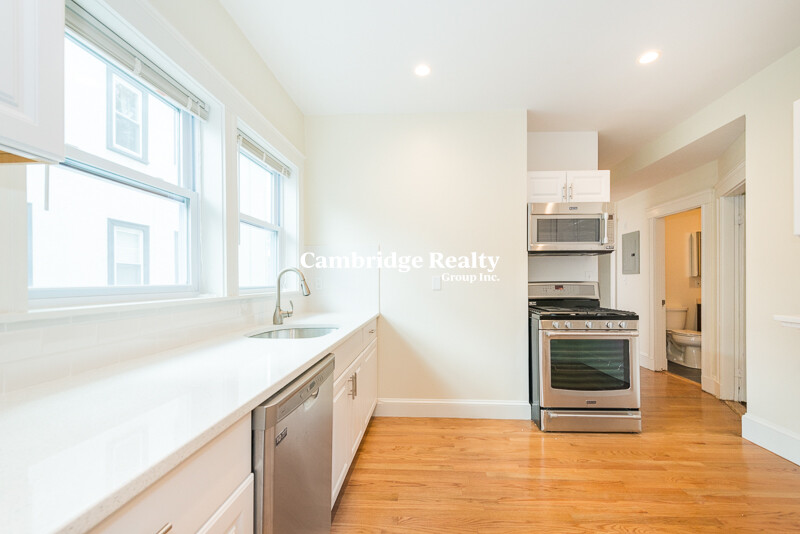 4 bed, 2 bath apartment for rent at 299 301 Alewife Brook Pkwy Unit 2, West Somerville — photo 3 of 20