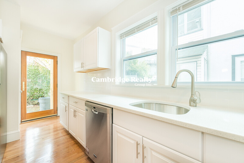 4 bed, 2 bath apartment for rent at 299 301 Alewife Brook Pkwy Unit 2, West Somerville — photo 2 of 20