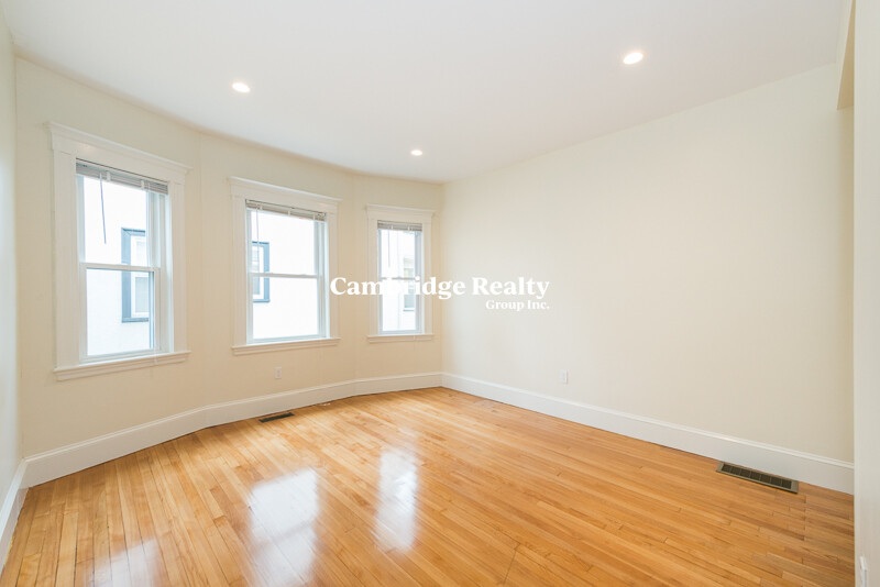 4 bed, 2 bath apartment for rent at 299 301 Alewife Brook Pkwy Unit 2, West Somerville — photo 7 of 20