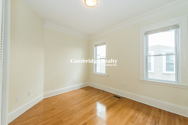 4 bed, 2 bath apartment for rent at 299 301 Alewife Brook Pkwy Unit 2, West Somerville — photo 11 of 20