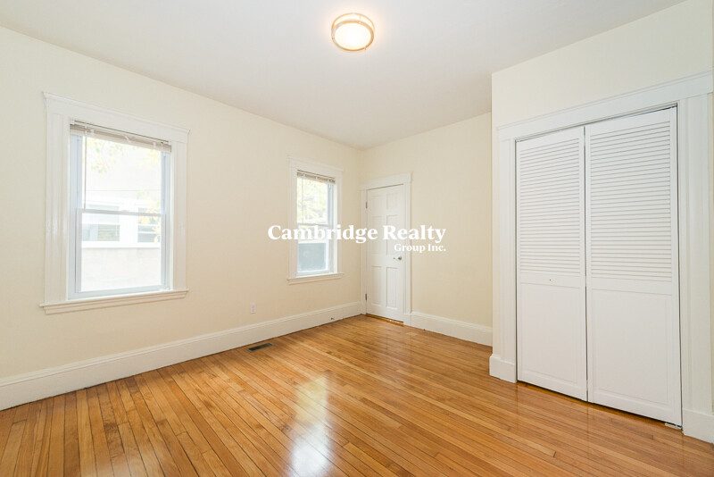4 bed, 2 bath apartment for rent at 299 301 Alewife Brook Pkwy Unit 2, West Somerville — photo 4 of 20
