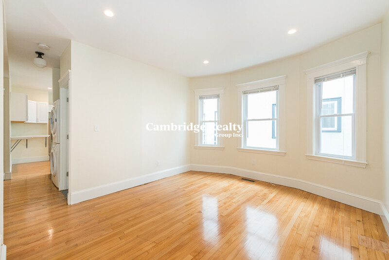 4 bed, 2 bath apartment for rent at 299 301 Alewife Brook Pkwy Unit 2, West Somerville — photo 6 of 20