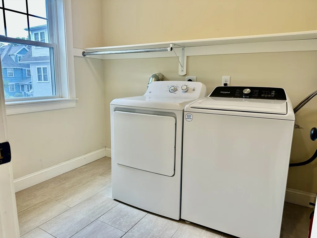 3 bed, 2 bath apartment for rent at 299 Cabot St Unit 299, Newtonville — photo 12 of 19