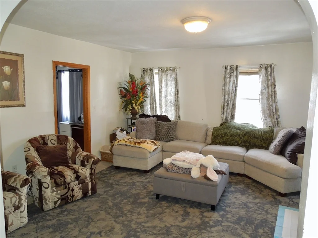 2 bed, 1 bath apartment for rent at 299 Court St Unit 2, Plymouth — photo 4 of 7
