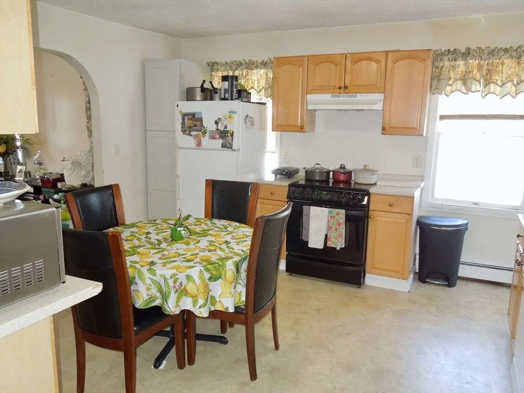 2 bed, 1 bath apartment for rent at 299 Court St Unit 2, Plymouth — photo 3 of 7