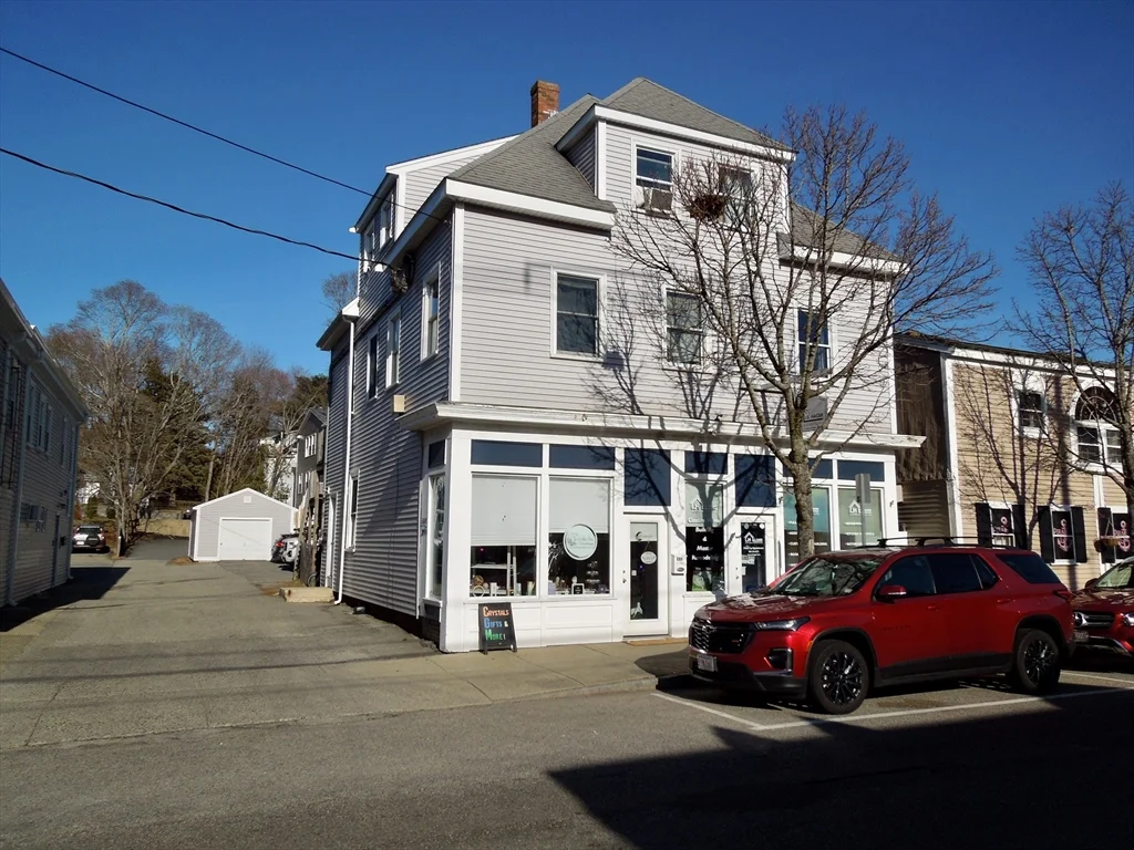 2 bed, 1 bath apartment for rent at 299 Court St Unit 2, Plymouth — photo 1 of 7