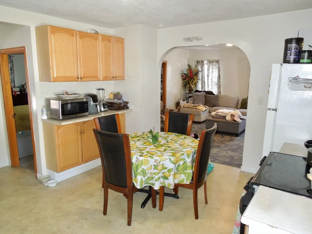 2 bed, 1 bath apartment for rent at 299 Court St Unit 2, Plymouth — photo 2 of 7