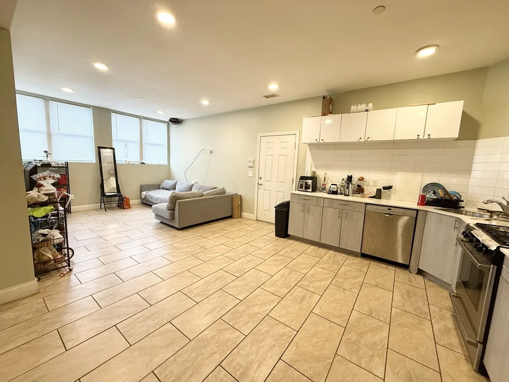 3 bed, 2 bath apartment for rent at 299 Dudley St Unit 1, Roxbury — photo 2 of 10