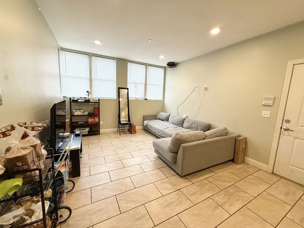 3 bed, 2 bath apartment for rent at 299 Dudley St Unit 1, Roxbury — photo 3 of 10