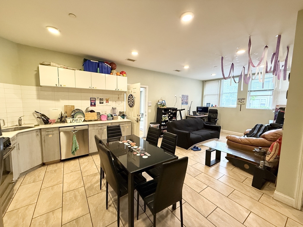 3 bed, 2 bath apartment for rent at 299 Dudley St Unit 2, Roxbury — photo 2 of 6