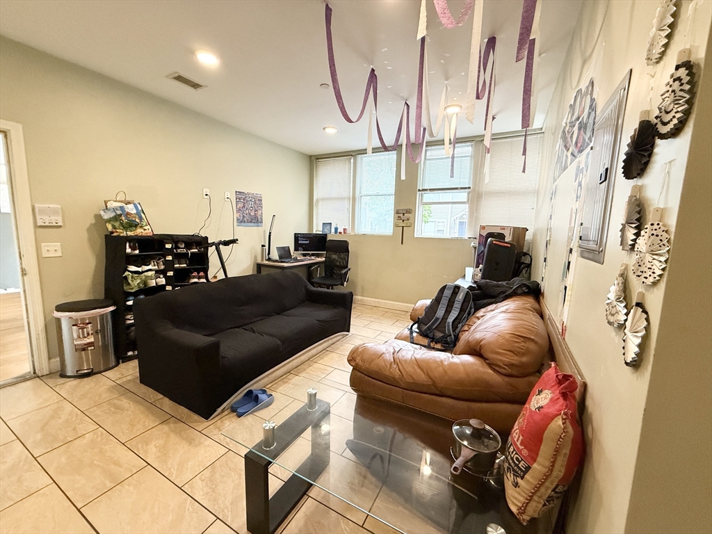 3 bed, 2 bath apartment for rent at 299 Dudley St Unit 2, Roxbury — photo 3 of 6