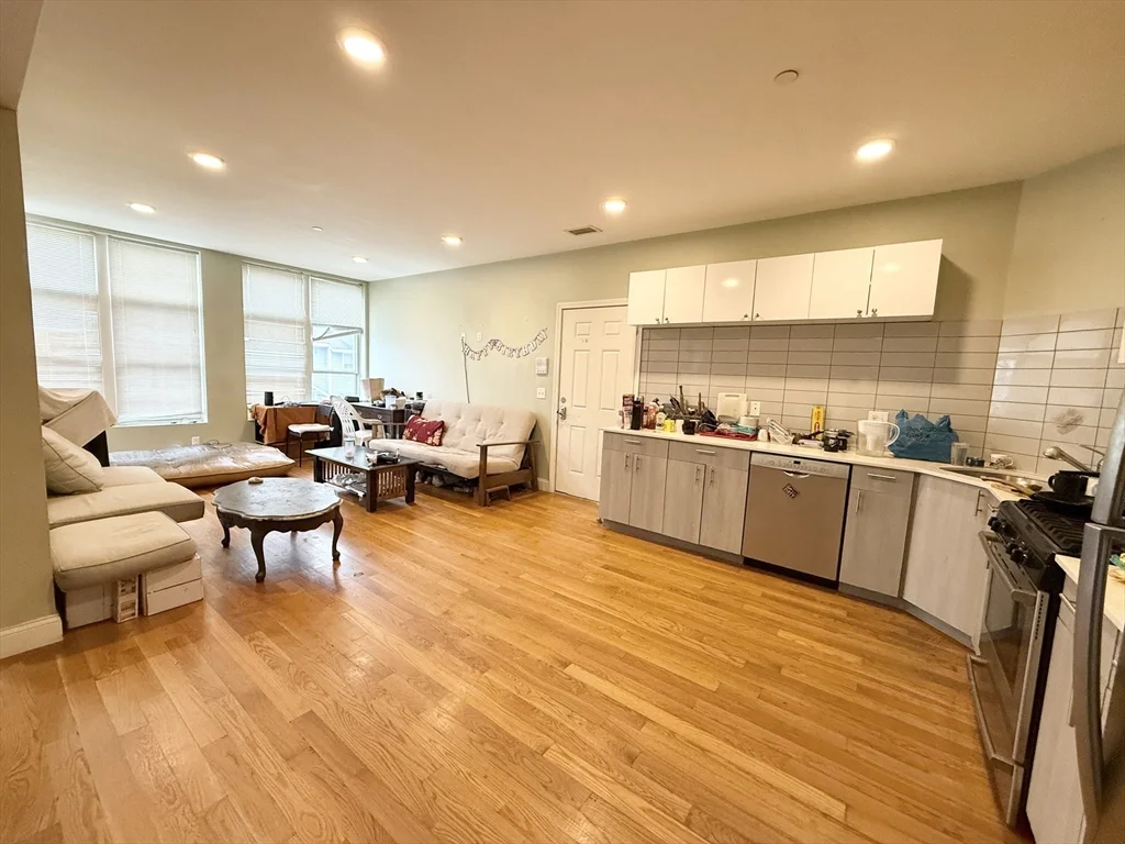 3 bed, 2 bath apartment for rent at 299 Dudley St Unit 3, Roxbury — photo 3 of 11