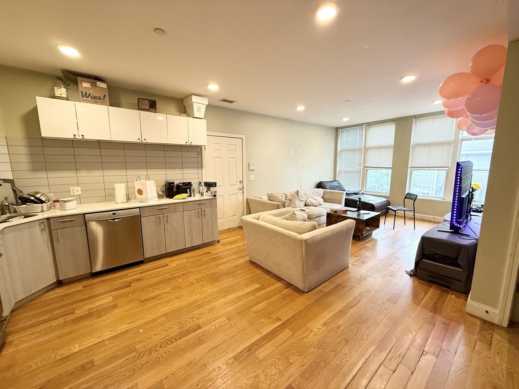 3 bed, 2 bath apartment for rent at 299 Dudley Unit 4, Roxbury — photo 2 of 6