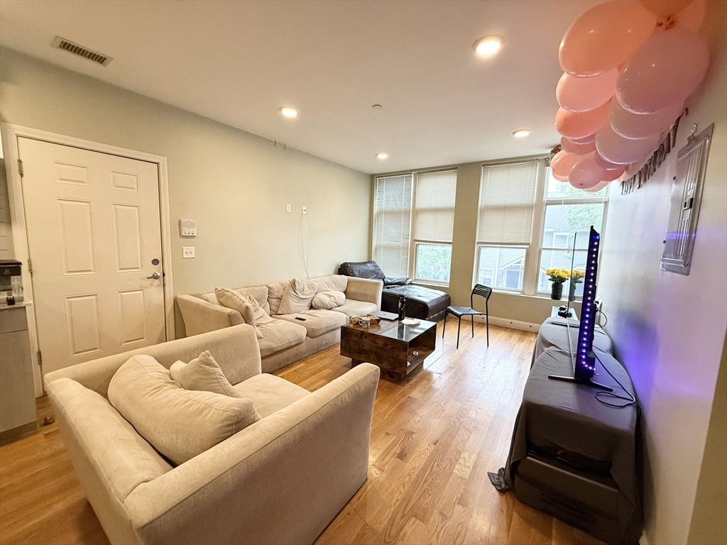 3 bed, 2 bath apartment for rent at 299 Dudley Unit 4, Roxbury — photo 3 of 6