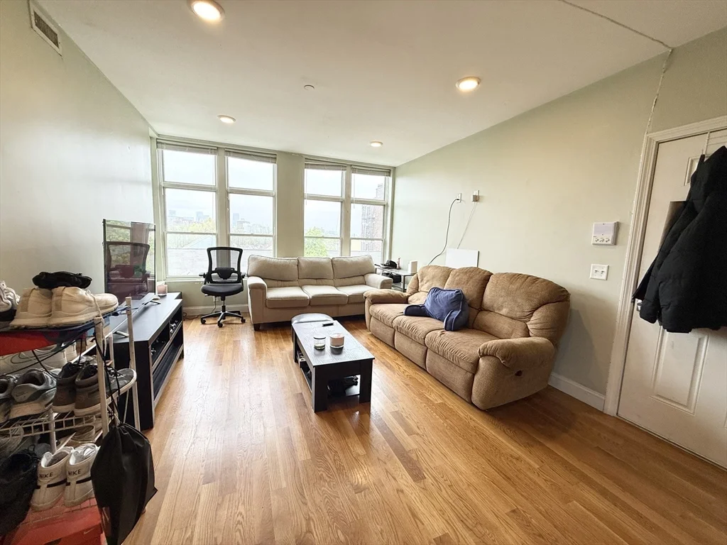 3 bed, 2 bath apartment for rent at 299 Dudley Unit 7, Roxbury — photo 3 of 8