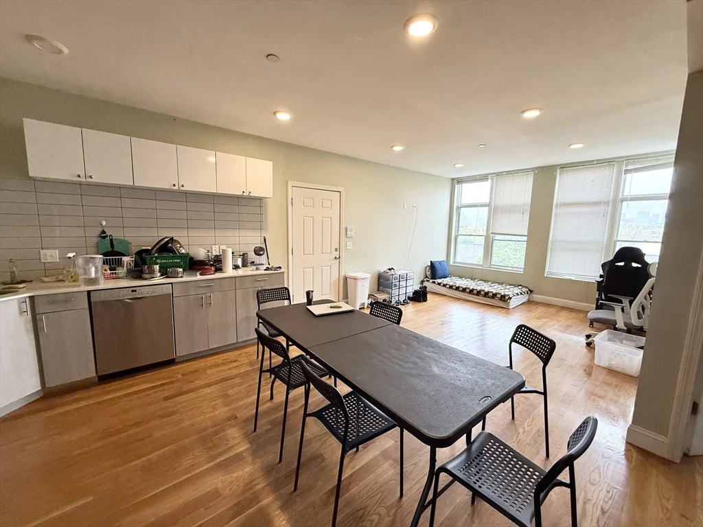3 bed, 2 bath apartment for rent at 299 Dudley Unit 8, Roxbury — photo 2 of 9