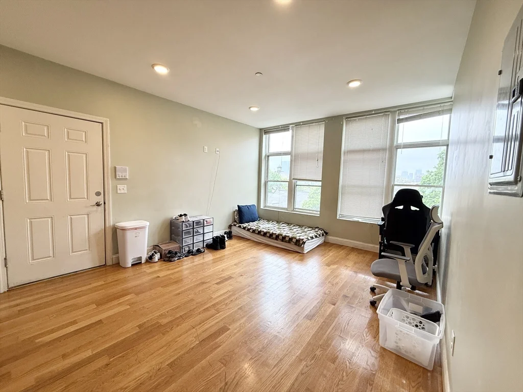 3 bed, 2 bath apartment for rent at 299 Dudley Unit 8, Roxbury — photo 3 of 9