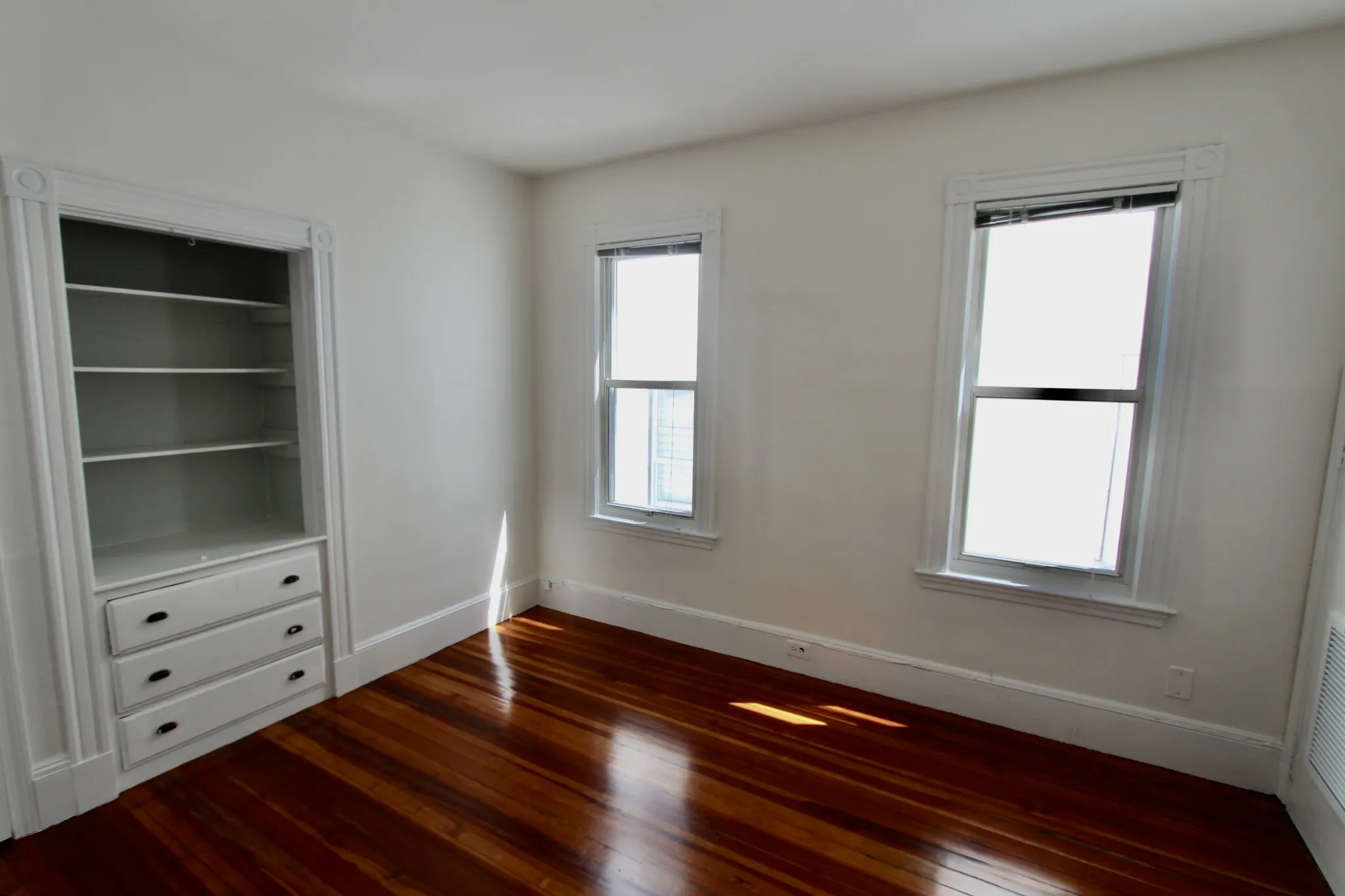 4 bed, 2 bath apartment for rent at 299 Lexington St Unit 2, East Boston — photo 4 of 9