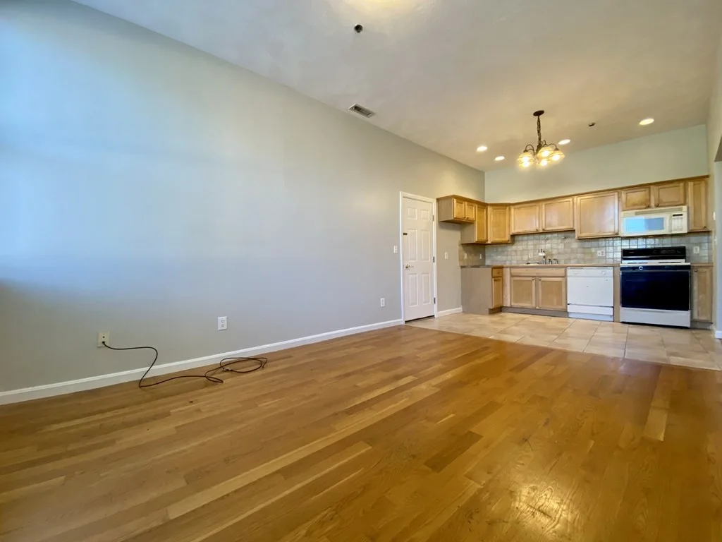 2 bed, 1 bath apartment for rent at 299 Main St Unit 1, Lindenwood — photo 8 of 21
