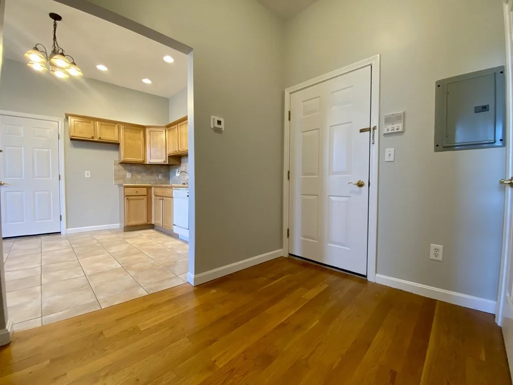 2 bed, 1 bath apartment for rent at 299 Main St Unit 1, Lindenwood — photo 4 of 21