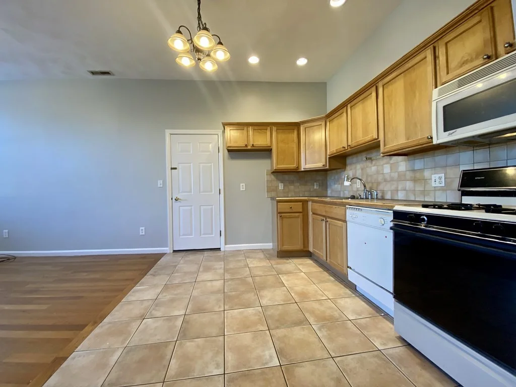 2 bed, 1 bath apartment for rent at 299 Main St Unit 1, Lindenwood — photo 3 of 21