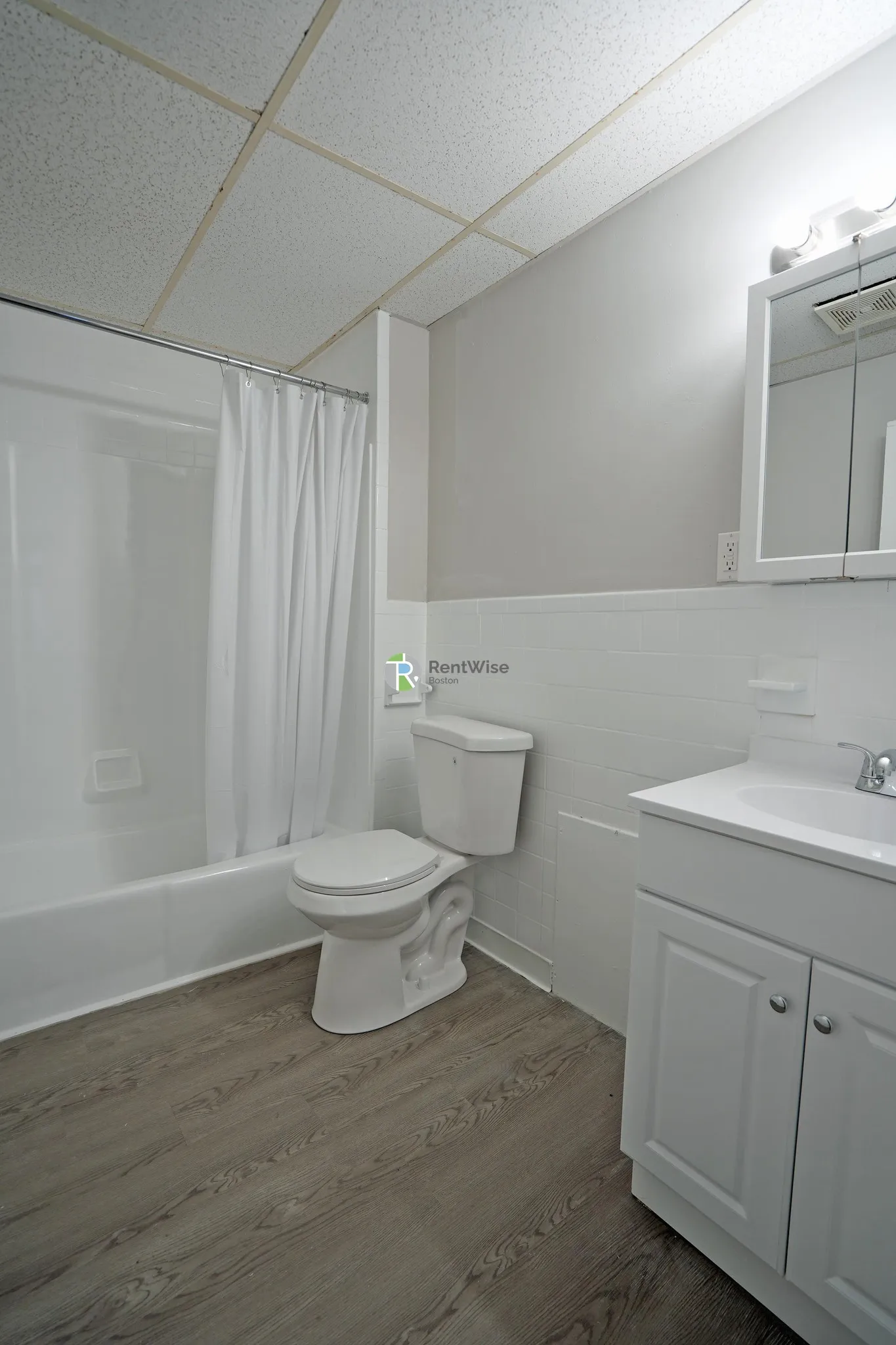 1 bed, 1 bath apartment for rent at 299 Nahant Rd Unit 1, Nahant — photo 9 of 22