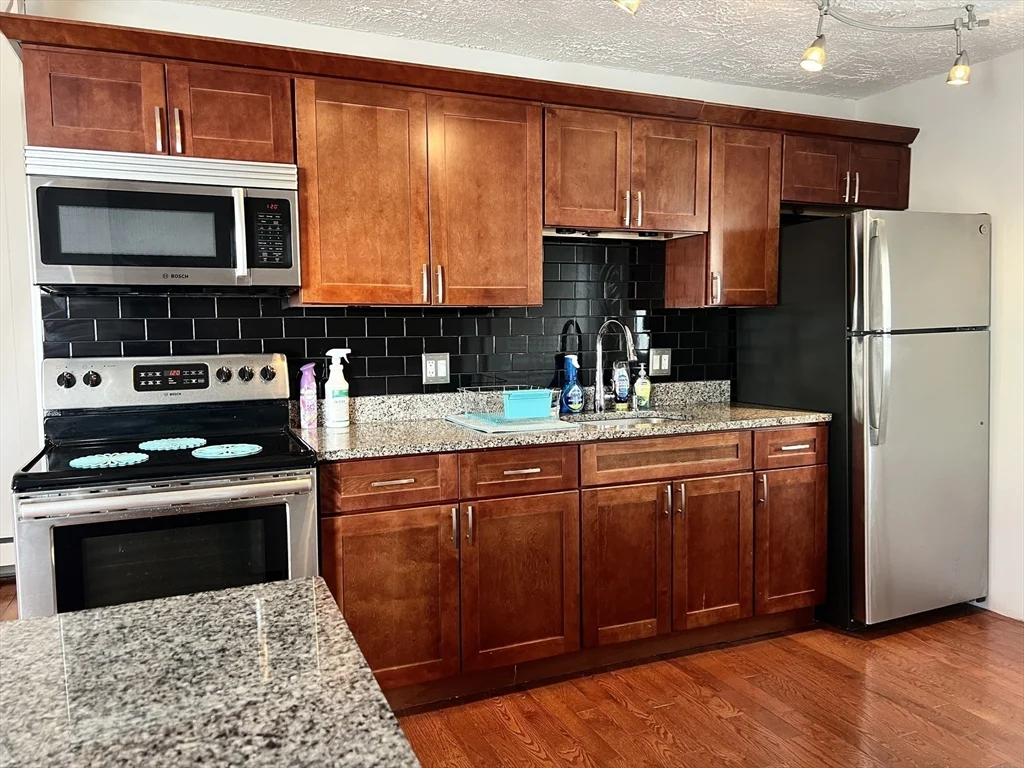 2 bed, 1 bath apartment for rent at 29R Cutler Unit 1, Winthrop — photo 8 of 20