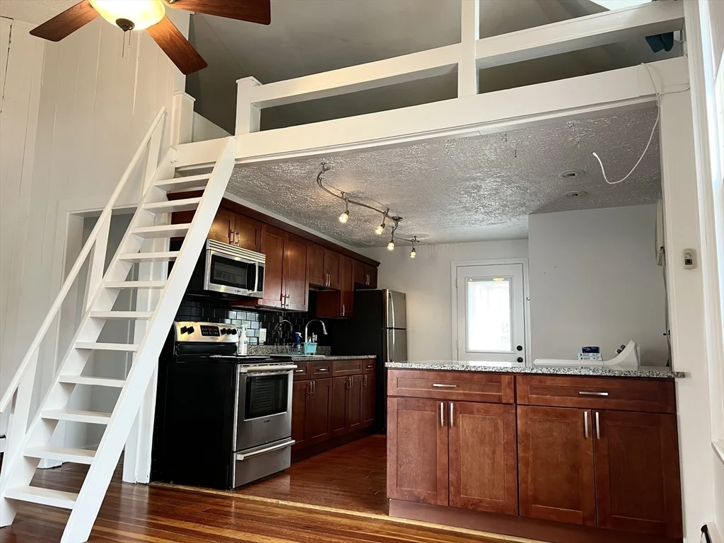 2 bed, 1 bath apartment for rent at 29R Cutler Unit 1, Winthrop — photo 7 of 20