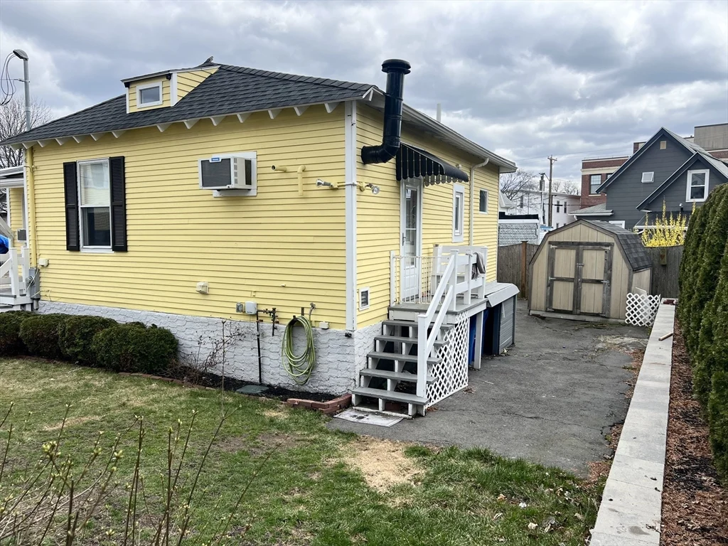 2 bed, 1 bath apartment for rent at 29R Cutler Unit 1, Winthrop — photo 3 of 20