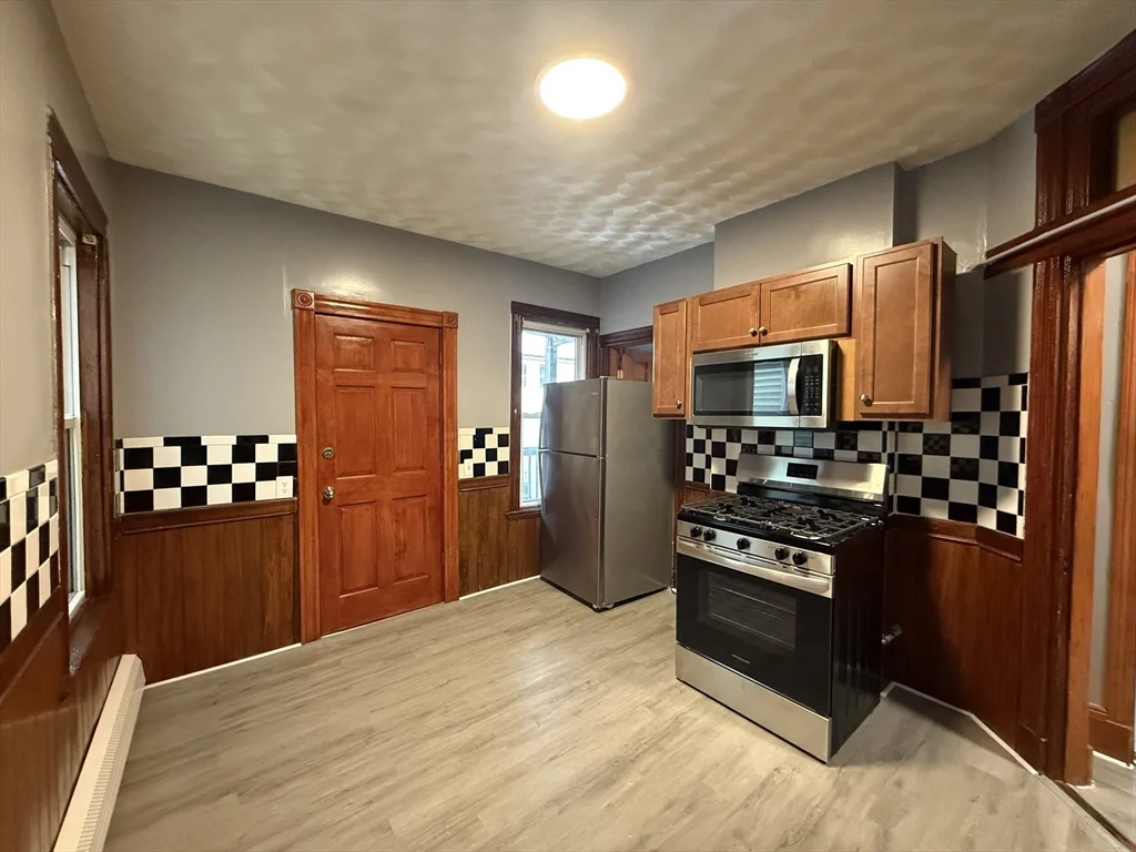 3 bed, 1 bath apartment for rent at 2A Marshfield St Unit 2, Roxbury — photo 3 of 15