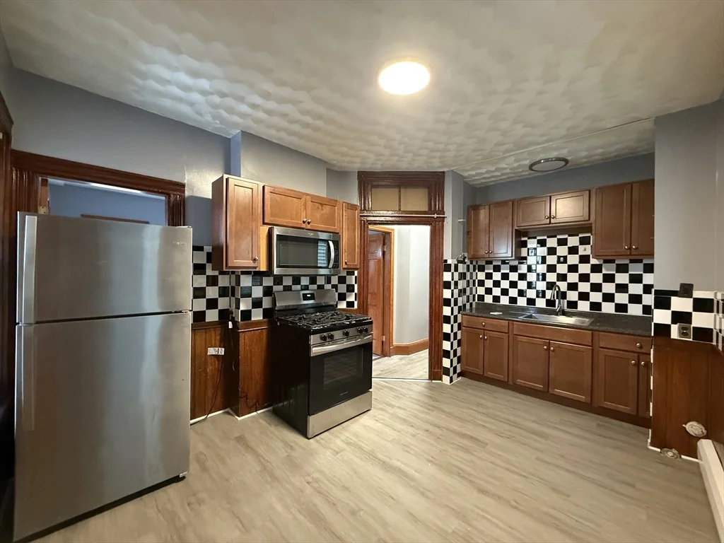 3 bed, 1 bath apartment for rent at 2A Marshfield St Unit 2, Roxbury — photo 1 of 15