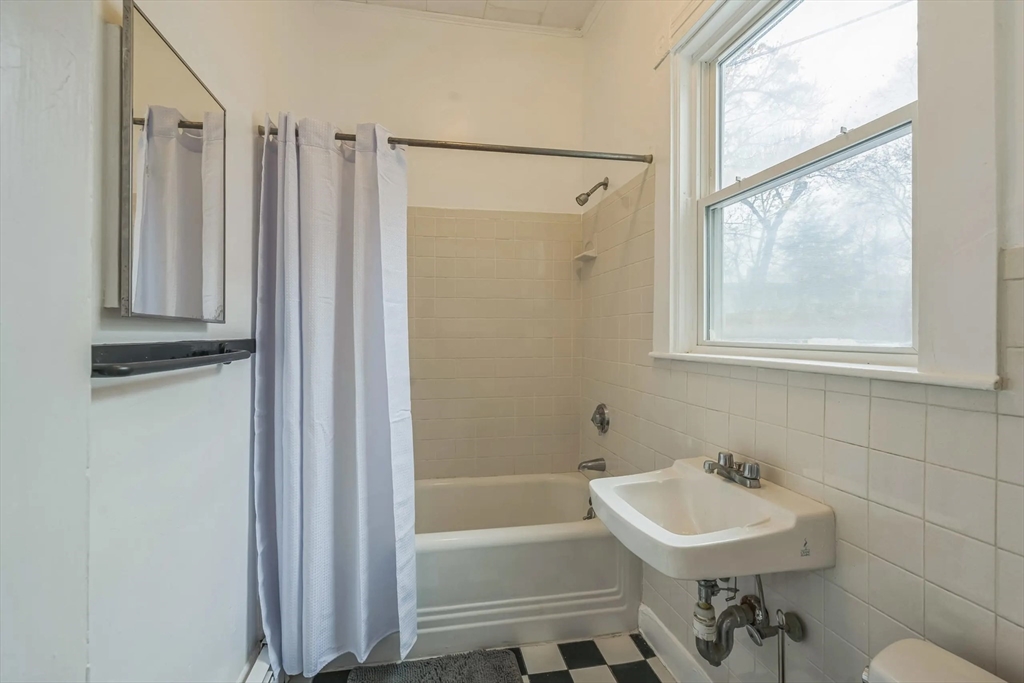 2 bed, 1 bath apartment for rent at 2A Sherman St Unit 1, Neighborhood Nine — photo 14 of 17