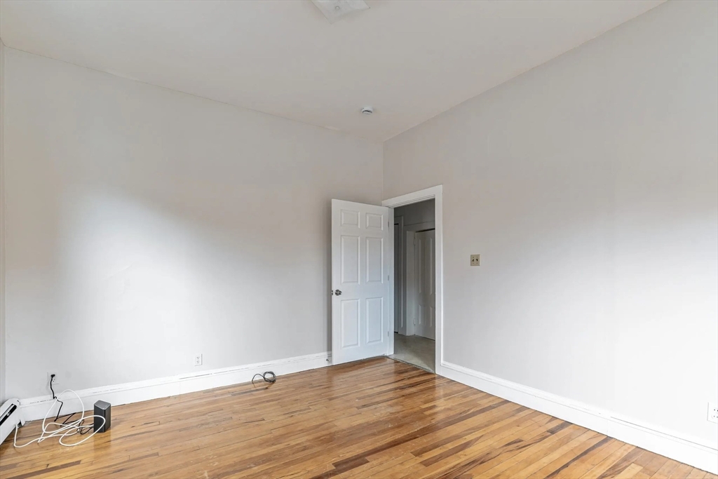 2 bed, 1 bath apartment for rent at 2A Sherman St Unit 1, Neighborhood Nine — photo 3 of 17