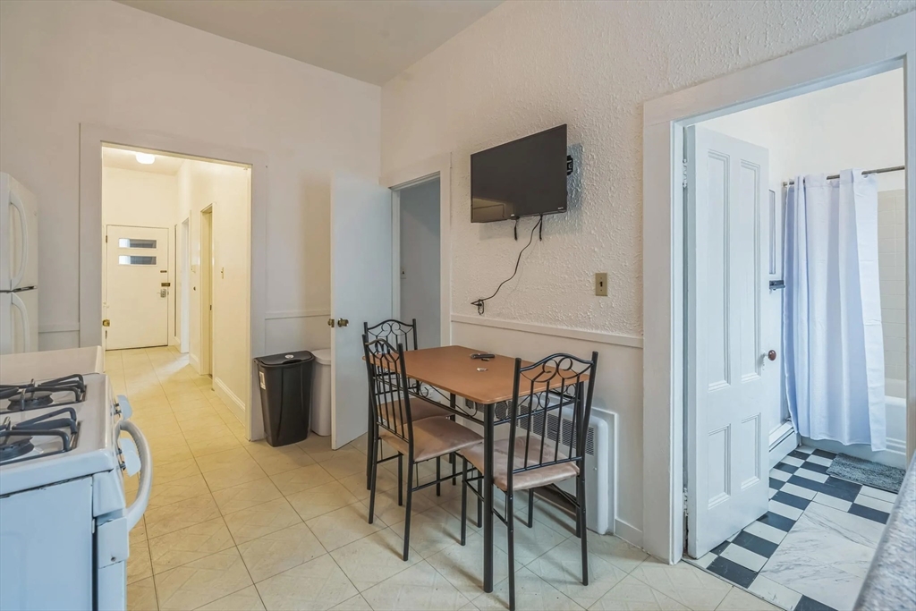 2 bed, 1 bath apartment for rent at 2A Sherman St Unit 1, Neighborhood Nine — photo 12 of 17