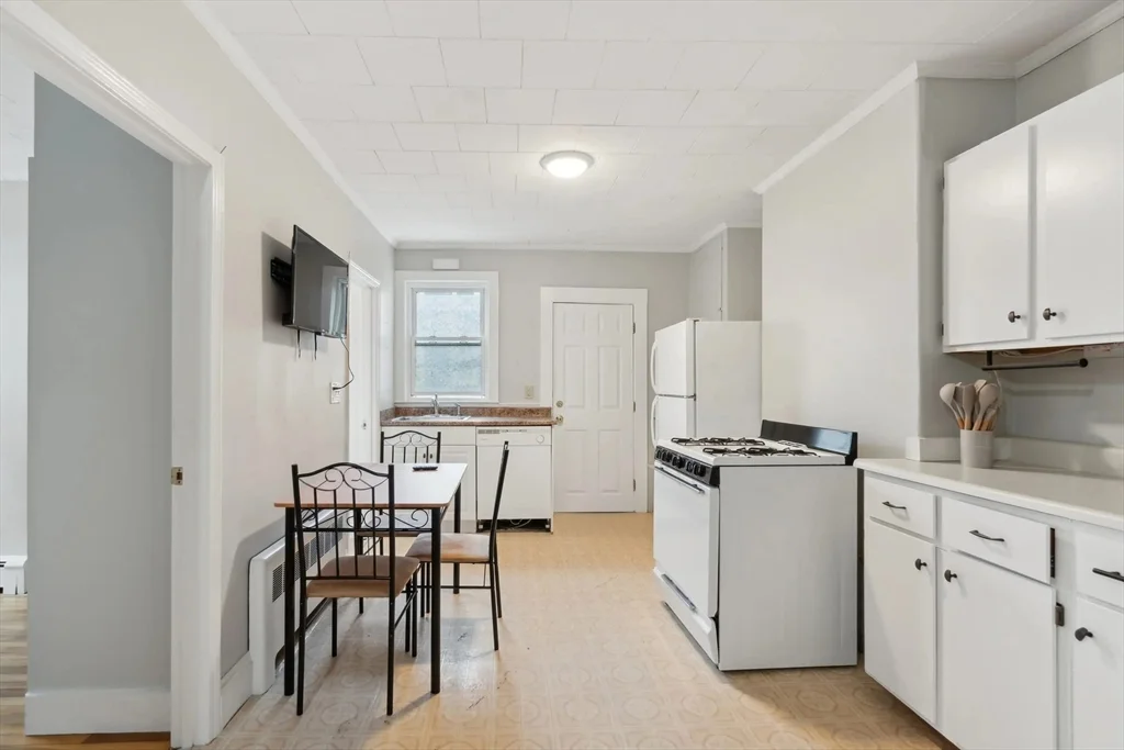 2 bed, 1 bath apartment for rent at 2A Sherman St Unit 2, Neighborhood Nine — photo 9 of 12