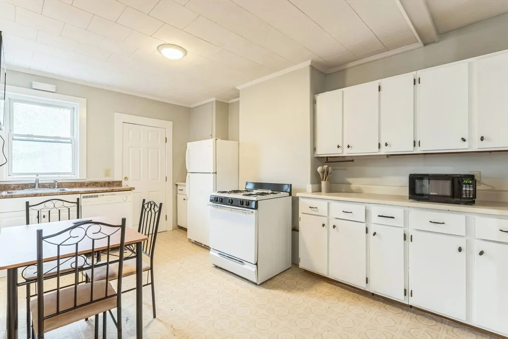 2 bed, 1 bath apartment for rent at 2A Sherman St Unit 2, Neighborhood Nine — photo 8 of 12