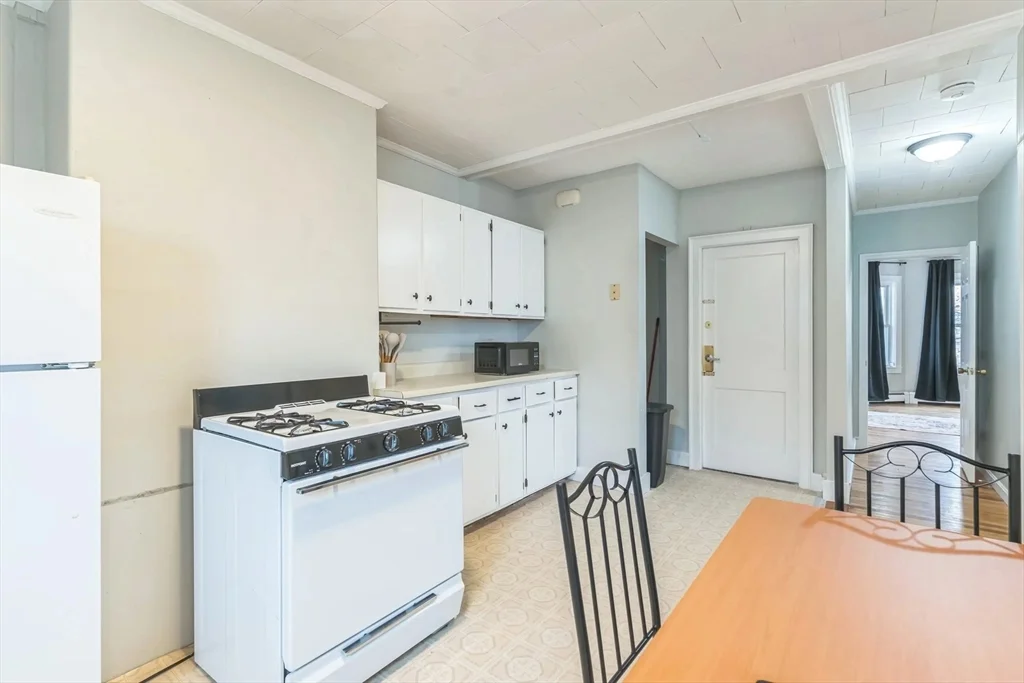 2 bed, 1 bath apartment for rent at 2A Sherman St Unit 2, Neighborhood Nine — photo 11 of 12