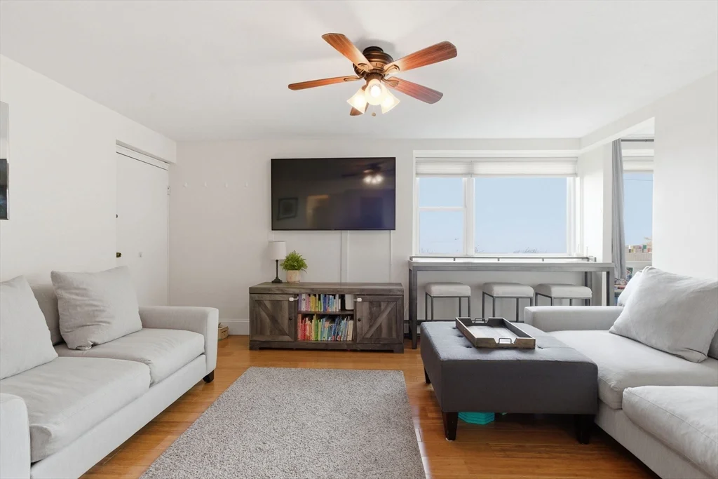 2 bed, 1 bath apartment for rent at 3-11 Dorchester St Unit 2, Quincy — photo 2 of 11