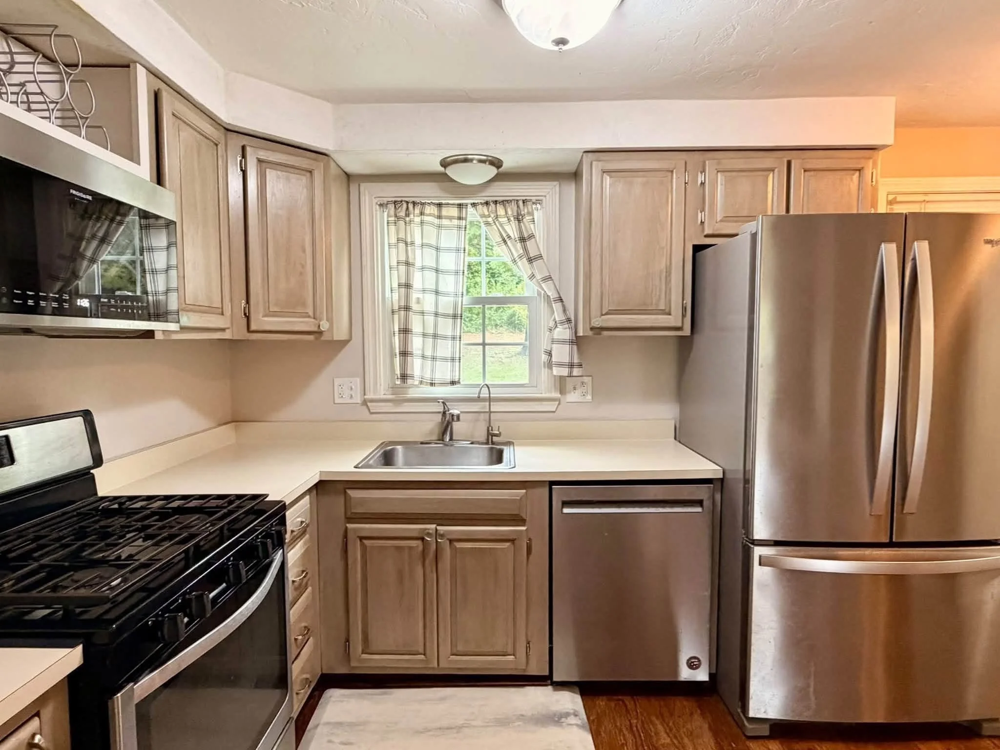 2 bed, 1 bath apartment for rent at 3-2 Tuck Farm Rd Unit 2, Auburn — photo 3 of 14
