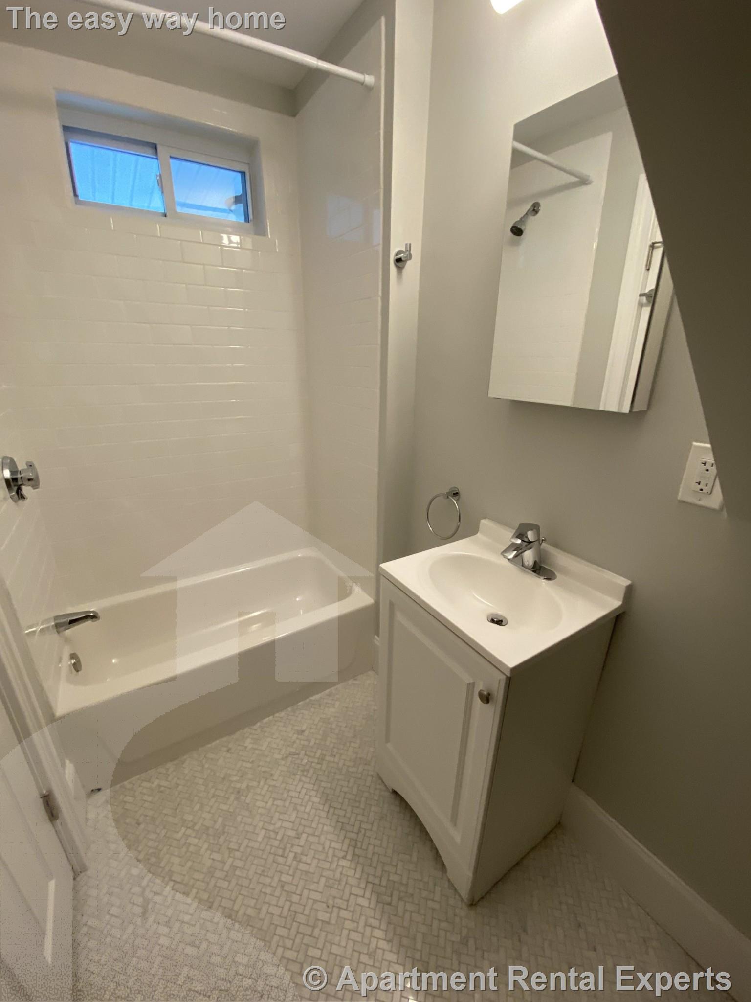 6 bed, 4+ bath apartment for rent at 3 Hamilton Rd Unit 2, Teele Square — photo 7 of 30
