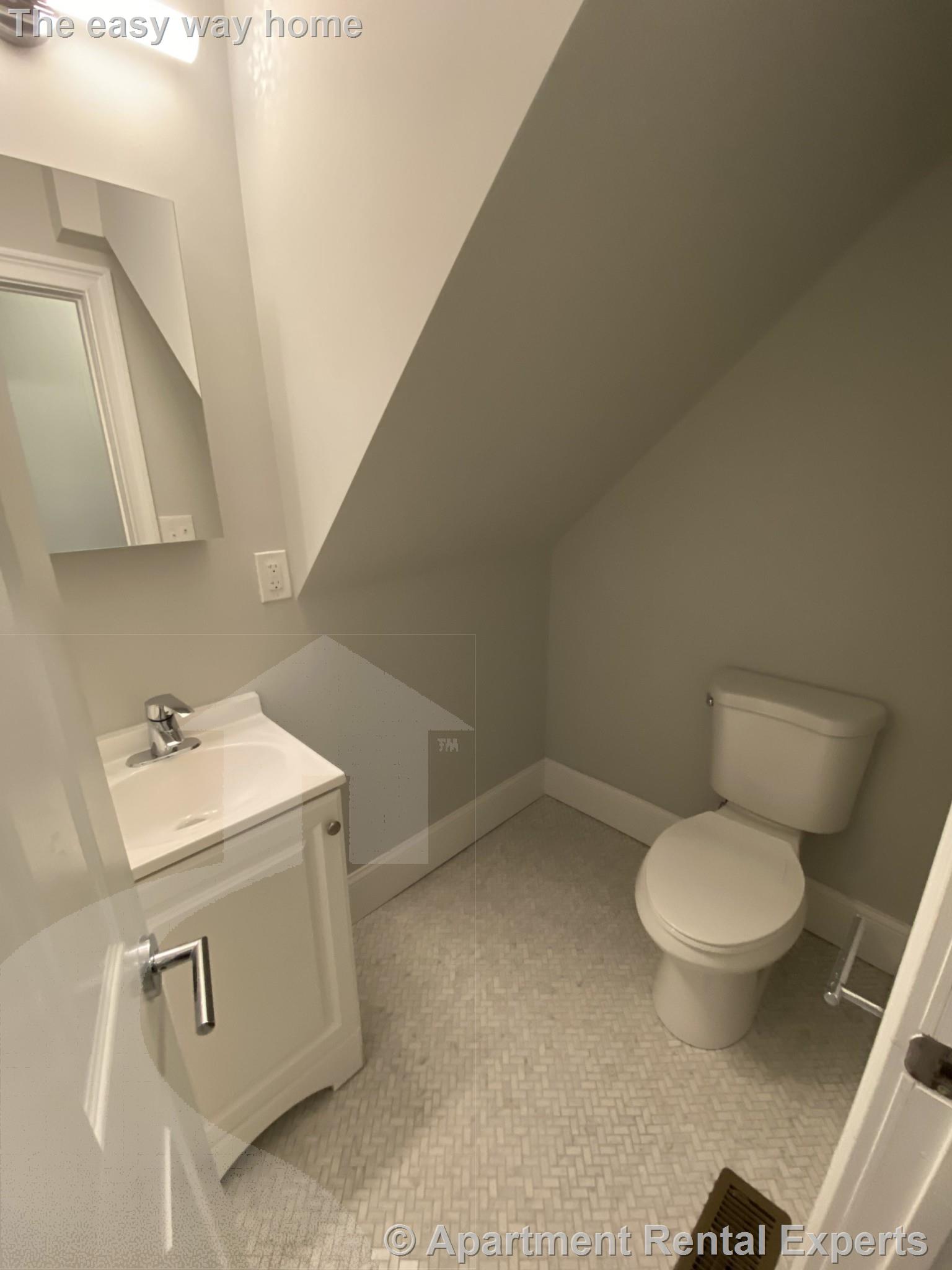 6 bed, 4+ bath apartment for rent at 3 Hamilton Rd Unit 2, Teele Square — photo 11 of 30