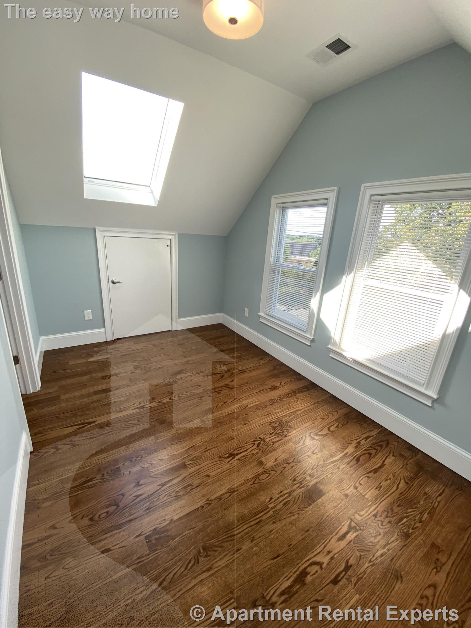6 bed, 4+ bath apartment for rent at 3 Hamilton Rd Unit 2, Teele Square — photo 15 of 30