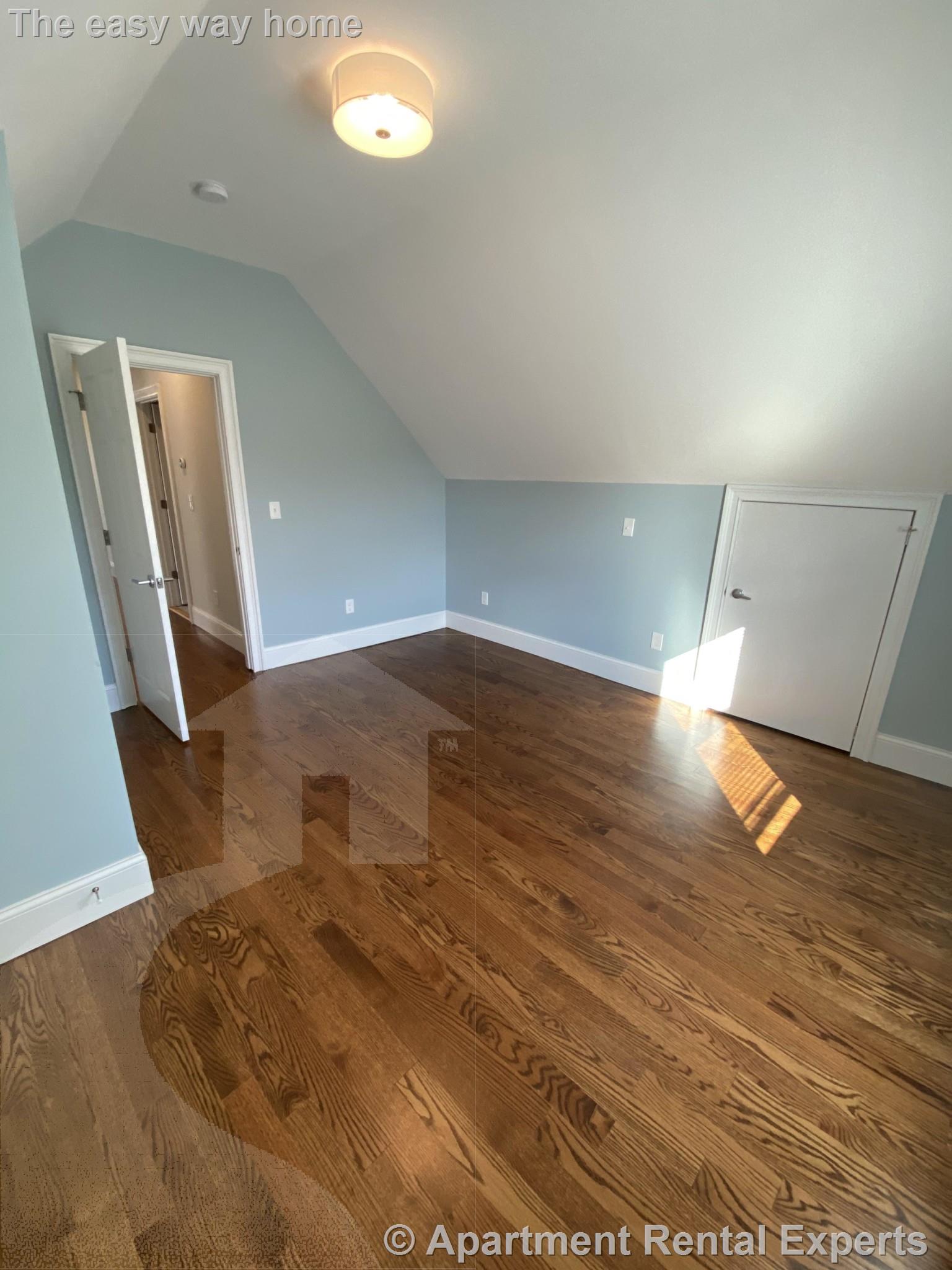 6 bed, 4+ bath apartment for rent at 3 Hamilton Rd Unit 2, Teele Square — photo 20 of 30