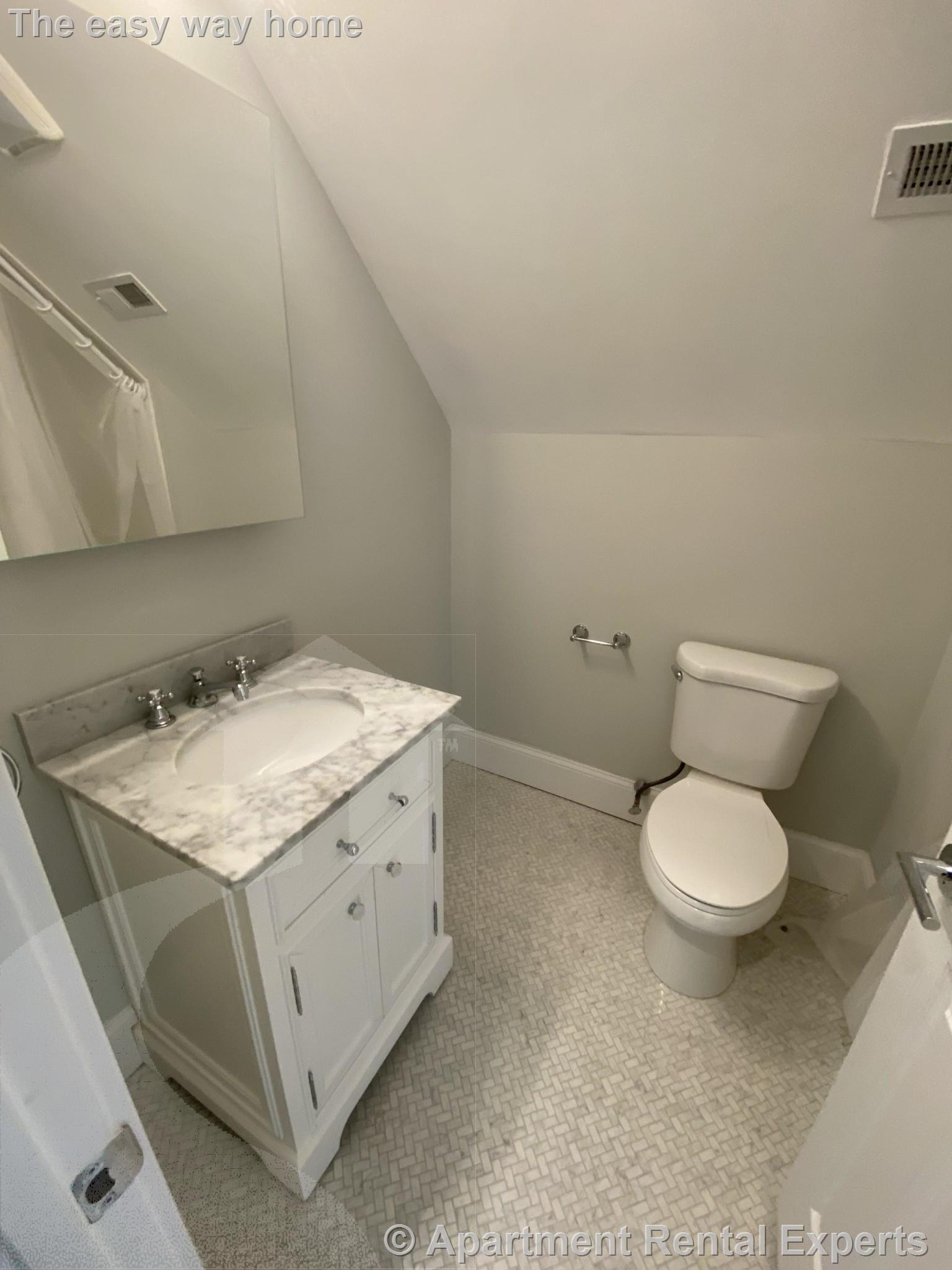 6 bed, 4+ bath apartment for rent at 3 Hamilton Rd Unit 2, Teele Square — photo 13 of 30