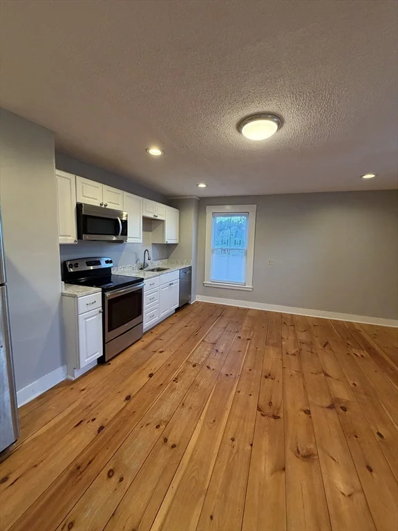 2 bed, 1 bath apartment for rent at 3-5 Locust Unit 3.5, Amesbury — photo 8 of 13