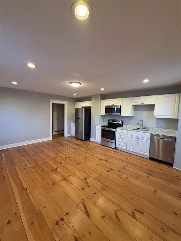 2 bed, 1 bath apartment for rent at 3-5 Locust Unit 3.5, Amesbury — photo 9 of 13