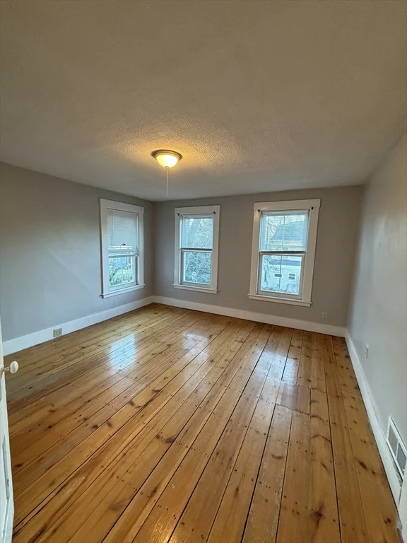 2 bed, 1 bath apartment for rent at 3-5 Locust Unit 3.5, Amesbury — photo 7 of 13